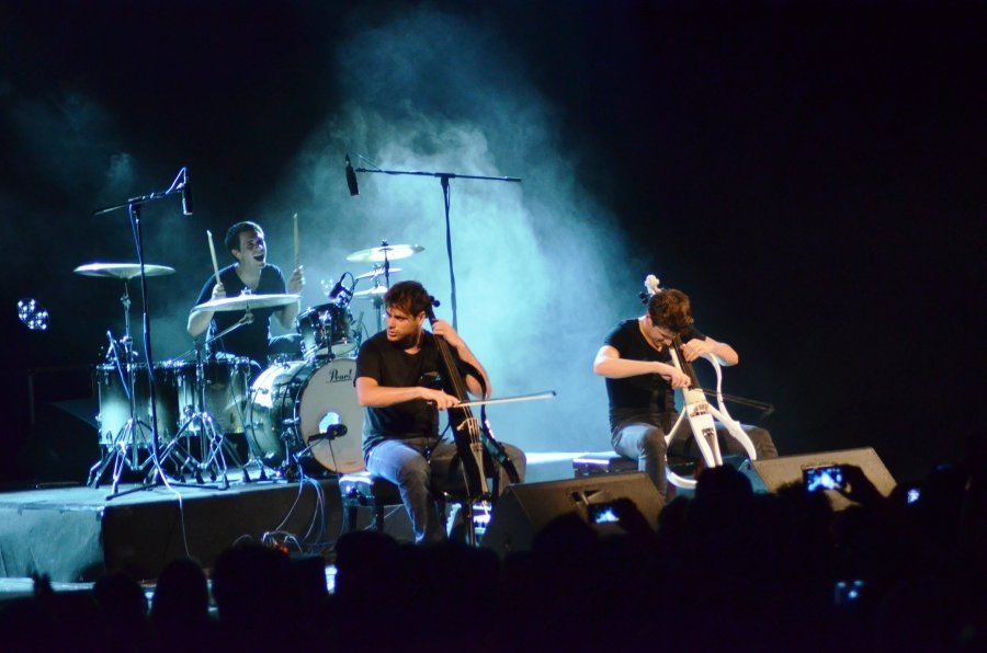 2 Cellos koncert poln kontrastov Novice