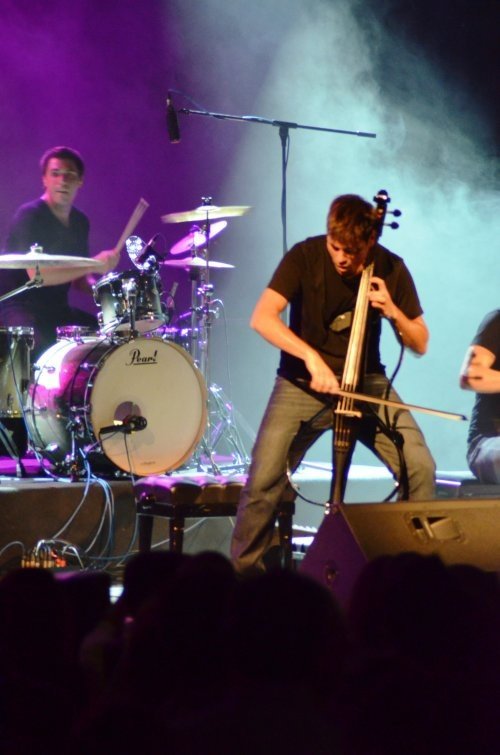 2 Cellos koncert poln kontrastov Novice